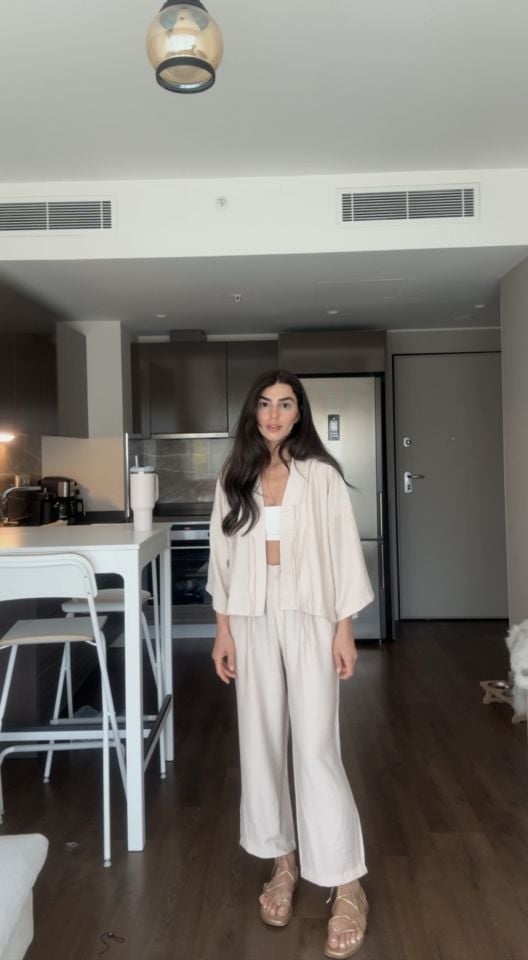 Ekru çilek bağcıklı bluz pantolon