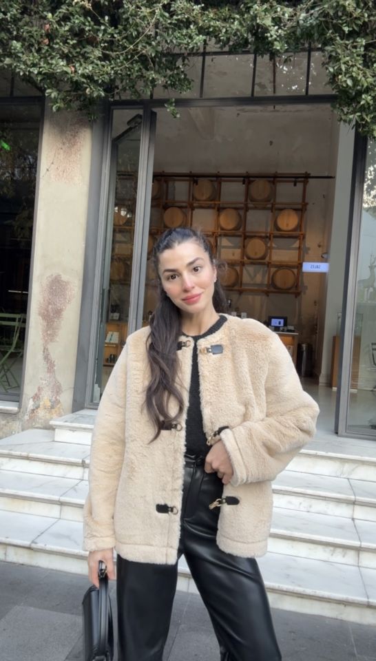 Zara muadil içi süet tokalı kürk