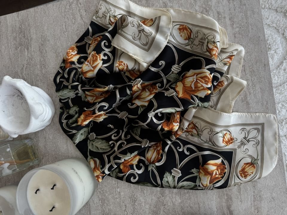 Gül detaylı ipek fular