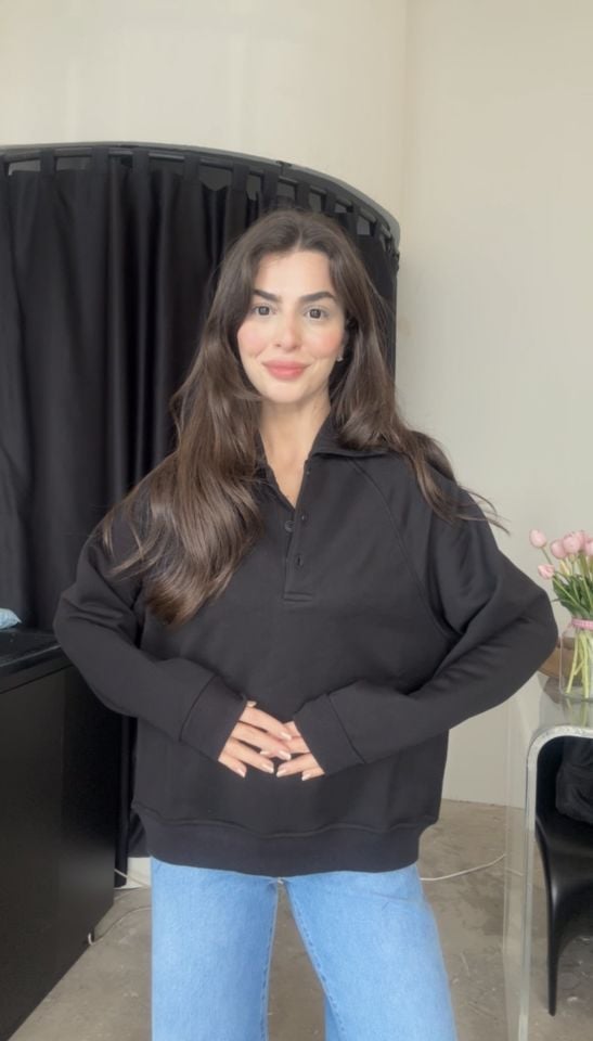 Polo yaka düğmeli siyah sweatshirt
