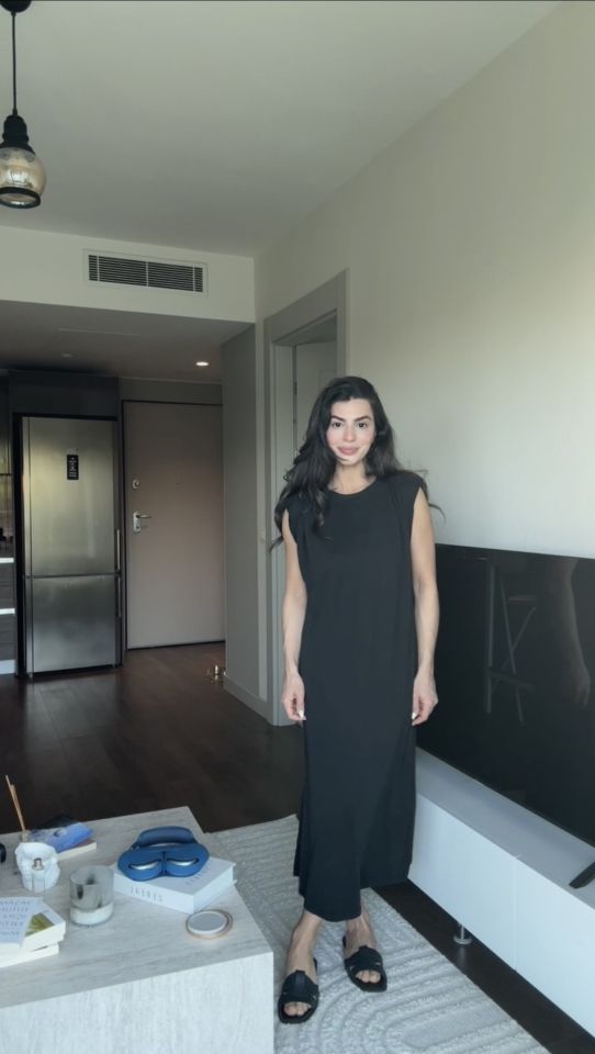 Twist vatkalı siyah elbise