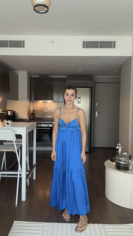 Canlı mavi ipek saten maxi boy elbise