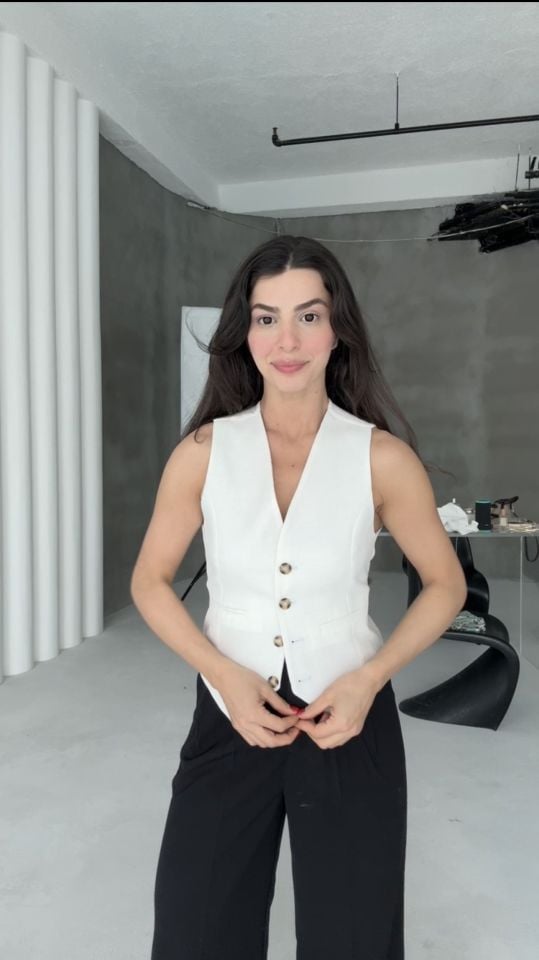 Beyaz düğmeli keten yelek