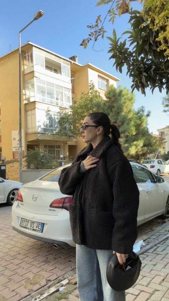 İçi astarlı dolgun siyah peluş