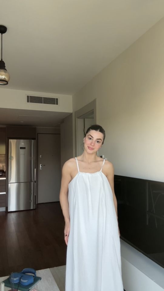 İç astarlı asansörlü beyaz elbise