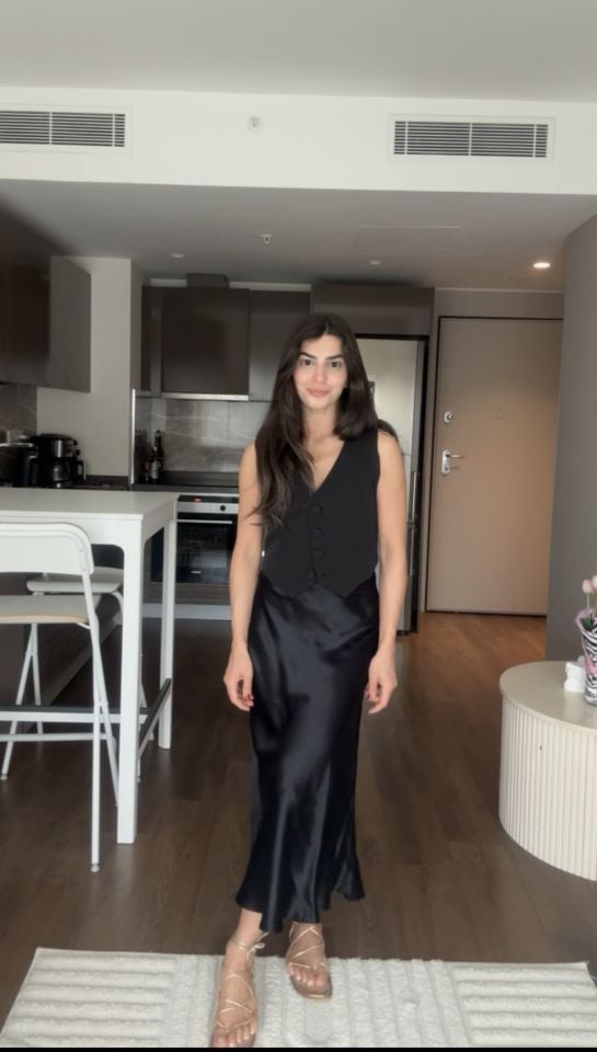 İpek saten etek ve yelek birleşimli takım