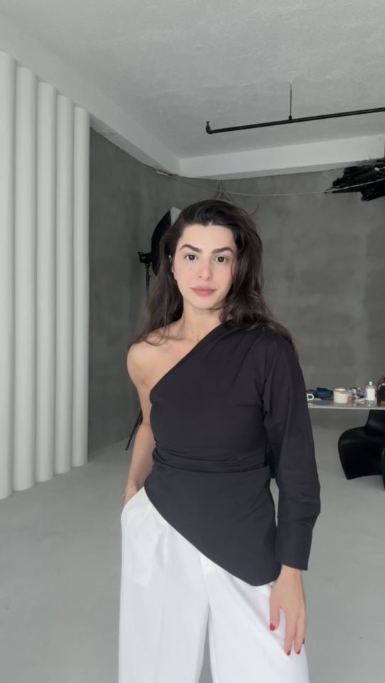 Siyah tek omuz verev sezon bluz