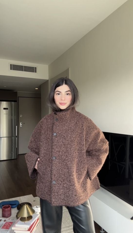 Dik yaka Kahverengi dikiş detaylı panço