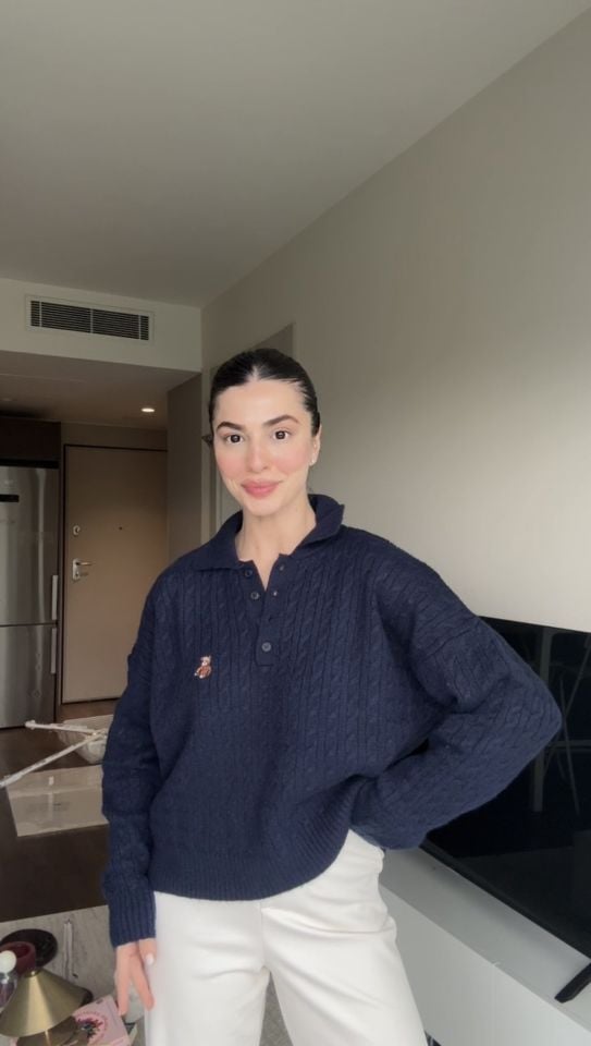 Polo yaka lacivert ayıcık detaylı örgü triko kazak