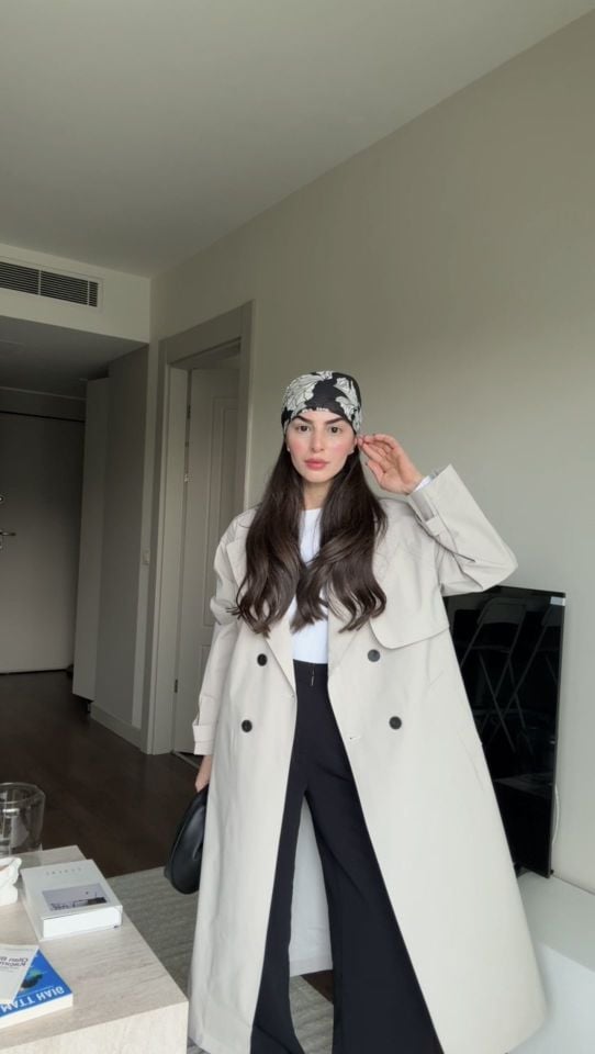 İçi astarlı su geçirmez taş rengi trençkot