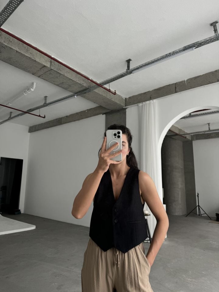 Siyah düğmeli premium kalite yelek