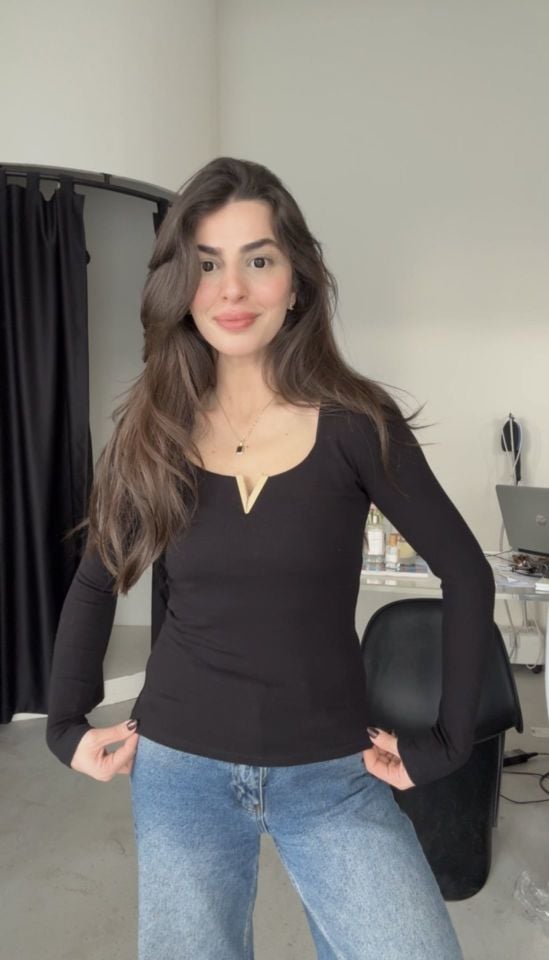 Karol marka yaka aksesuar detaylı u yaka siyah basic