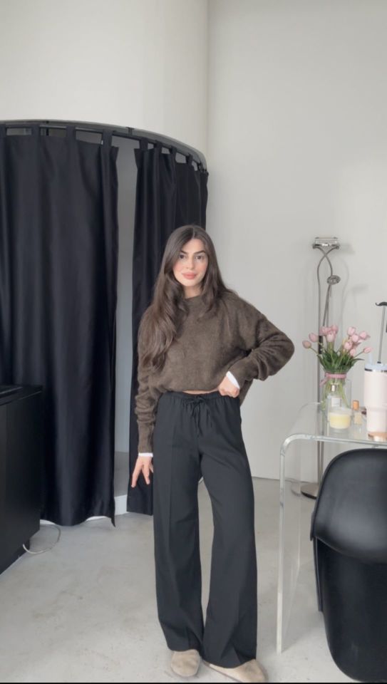 Karol marka beli lastikli siyah pantolon