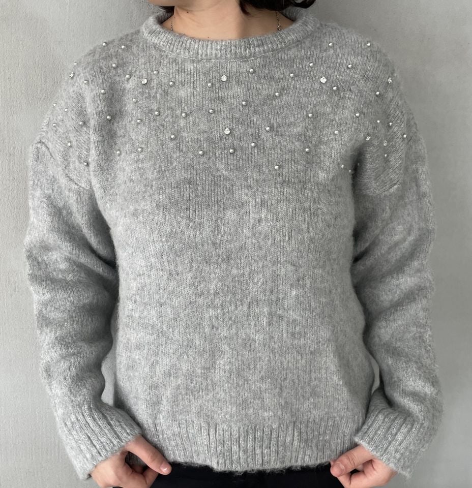 Gri tasarım taşlı kazak