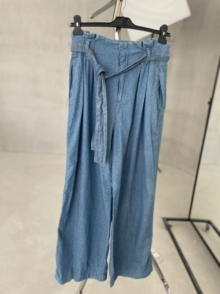Orjinal marka bağlamalı jean pantolon