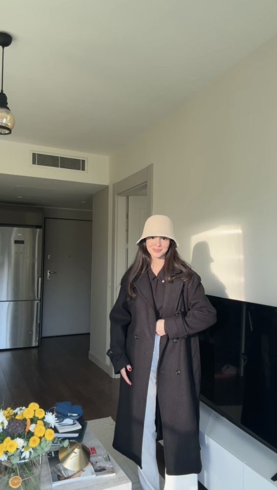 Siyah kaşe kuşaklı kaban