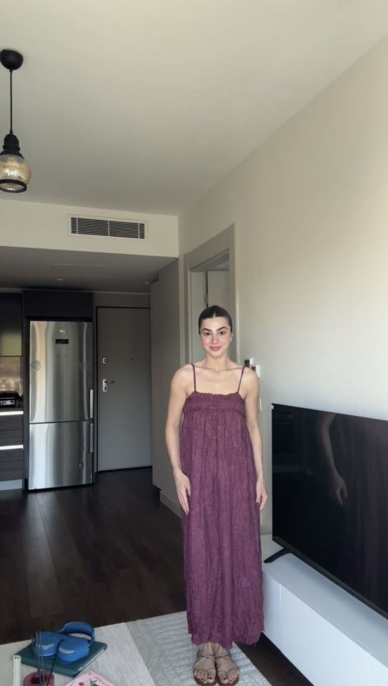 Vişne rengi kırışık astarlı elbise