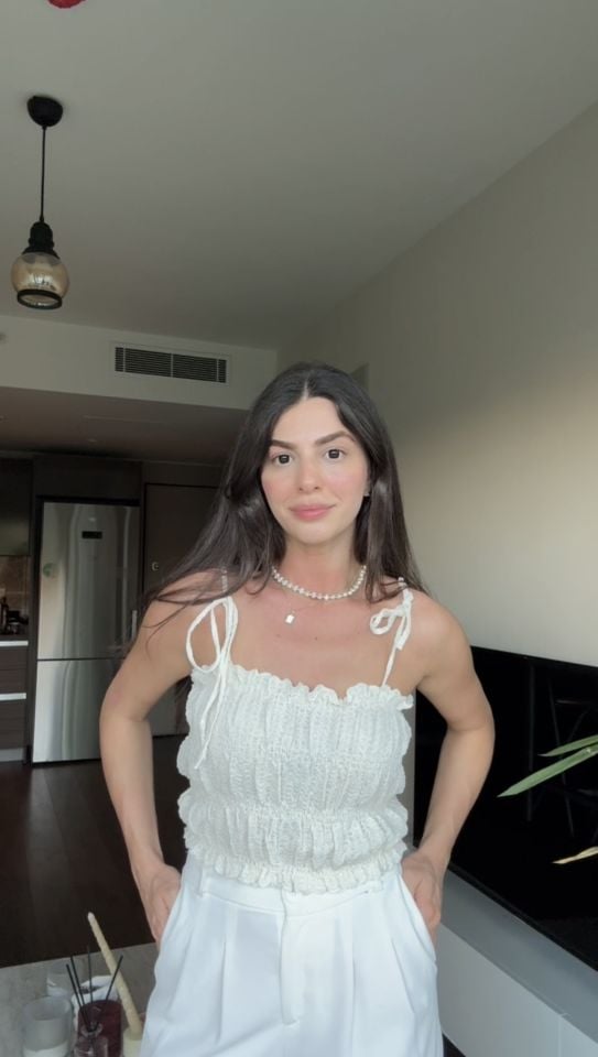 Askı detaylı prenses krem bluz