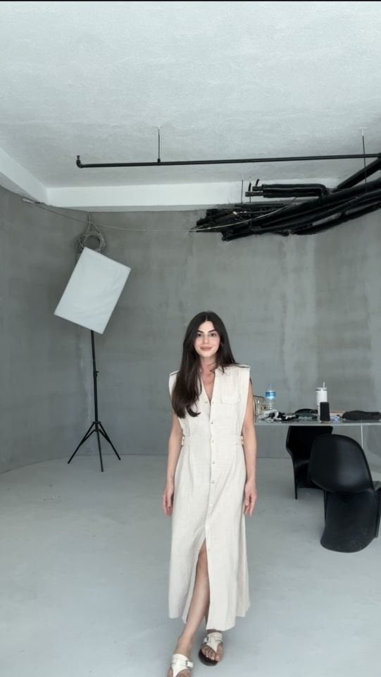 Apolet düğme detaylı taş rengi keten elbise