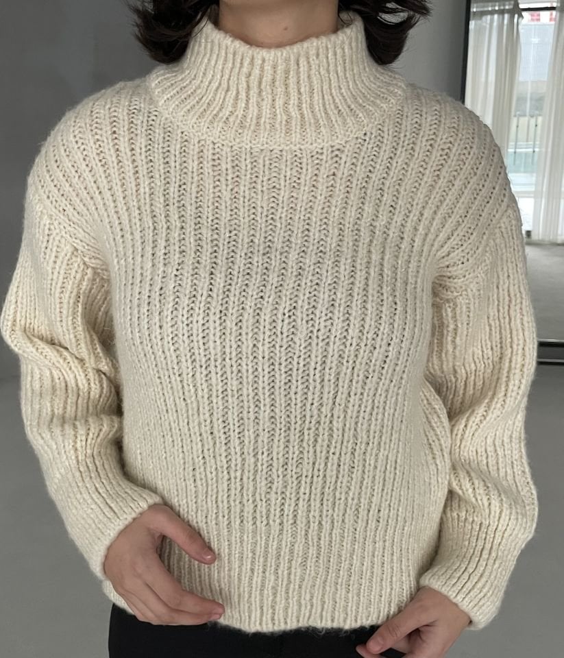 Krem rengi  boğazlı örgü kazak