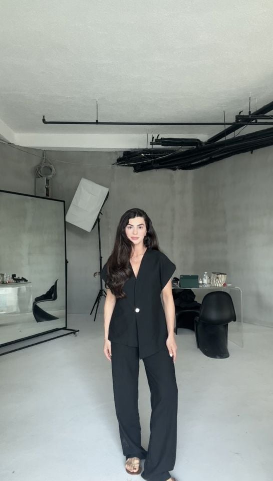 Siyah tek düğmeli verev yelek pantolon takım