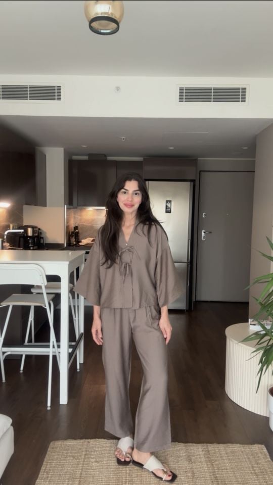 Toprak rengi çilek bağcıklı bluz pantolon takım