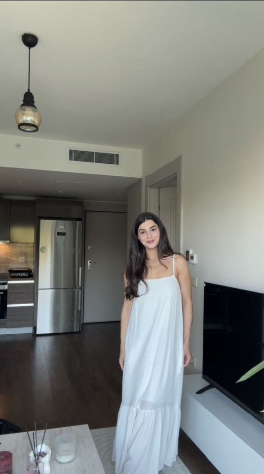 Taş askı detaylı astarlı beyaz elbise