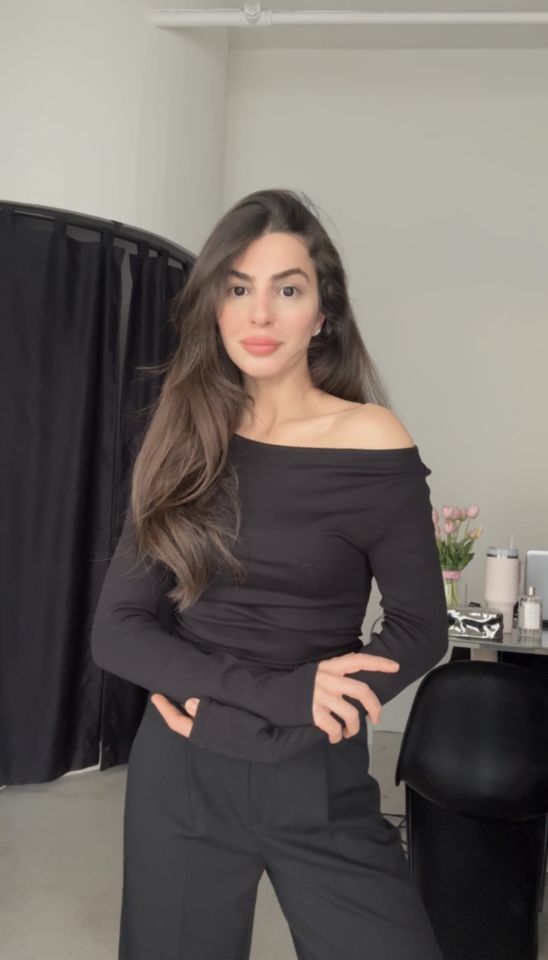 Dilvin yanı büzgülü siyah bluz