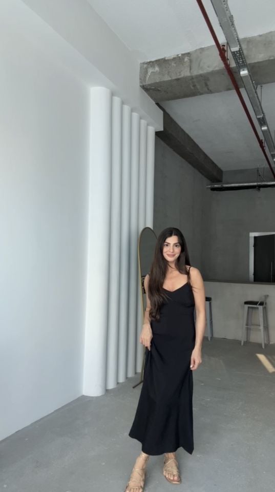 Askı asansörlü siyah maxi elbise