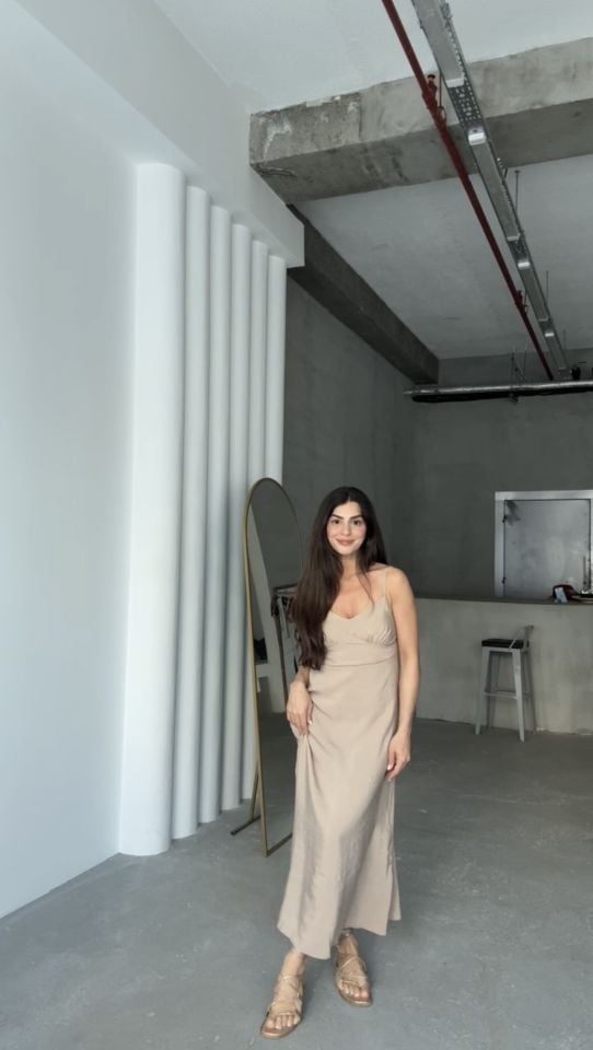Askı asansörlü taş rengi maxi elbise