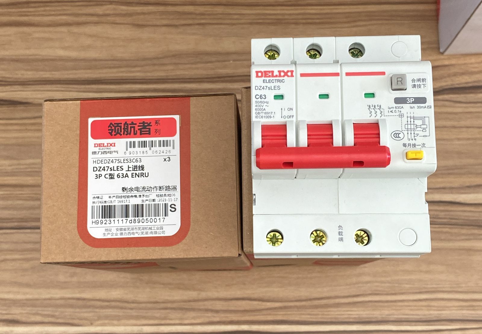 DZ47SLES3C63  -  Delixi Electric DZ47sLES series small leakage protection circuit breaker DZ47sLES upper line 3 P C type 63 A