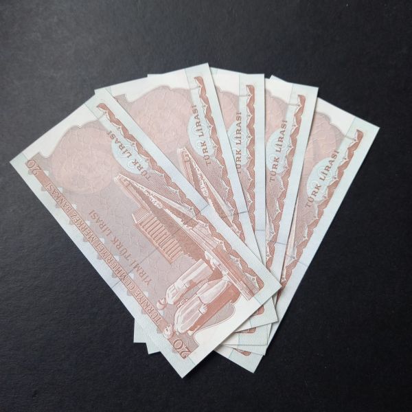 G59-114663 -67 6.Emisyon 3.Tertip 20Türk Lirası G59 Serisi Seri takipli beş adet ÇİL eski kağıt para