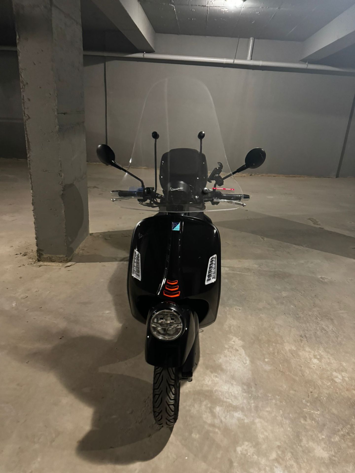 VESPA GTV 300 ÖN CAM UZUN BOY ANAHTARSIZ MODEL 2023