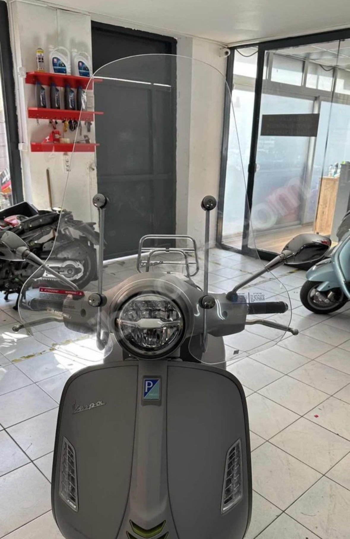 VESPA GTS UZUN ÖN CAM ANAHTARSIZ 2023 MODELLERE