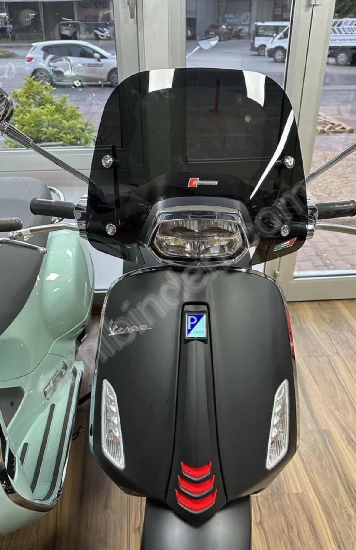 VESPA SPRİNT ÖN CAM FÜME FACO