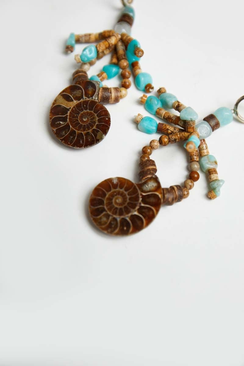 SALYANGOZ FOSİLİ VE AMAZONİT DETAYLI TRIBAL KOLYE