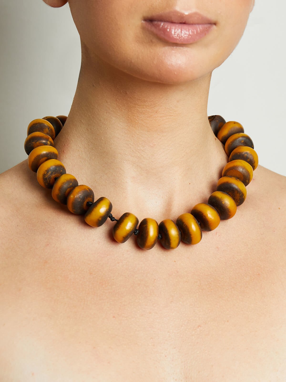 SARI SANDALOZ VE AMBER BONCUKLU ETNİK-TRIBAL KOLYE
