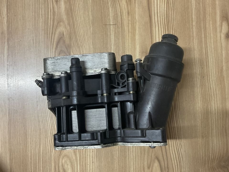 70377355 BMW F30 MOTOR YAĞ SOĞUTUCU ÇIKMA ORJİNAL