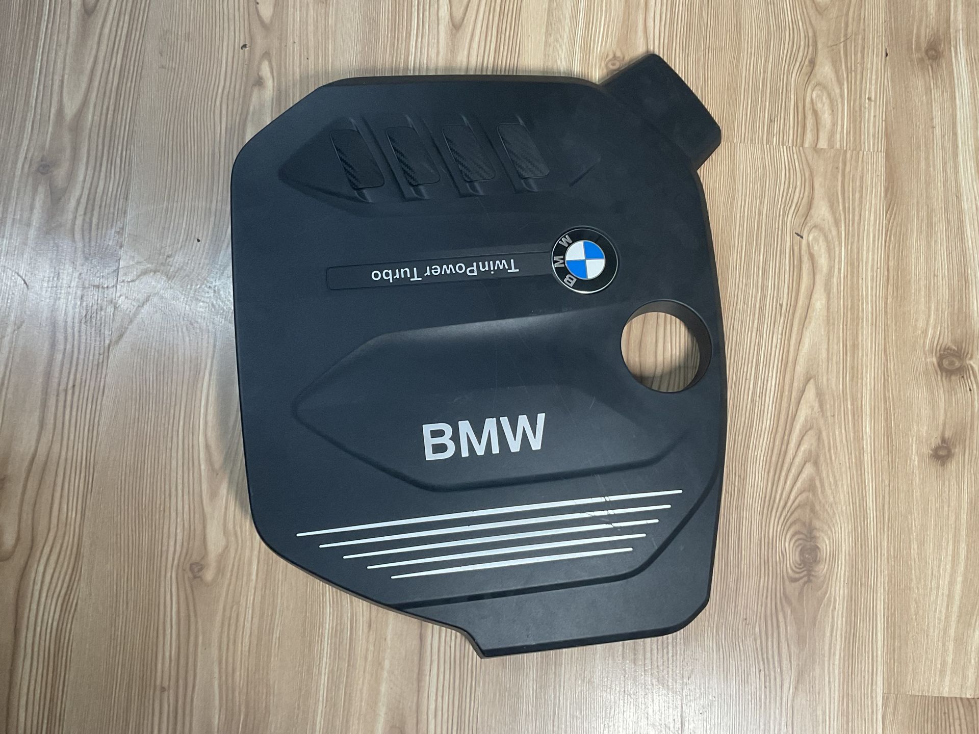 8514204 BMW G30 G01 MOTOR ÜST AKUSTİK KAPAĞI ÇIKMA ORJİNAL