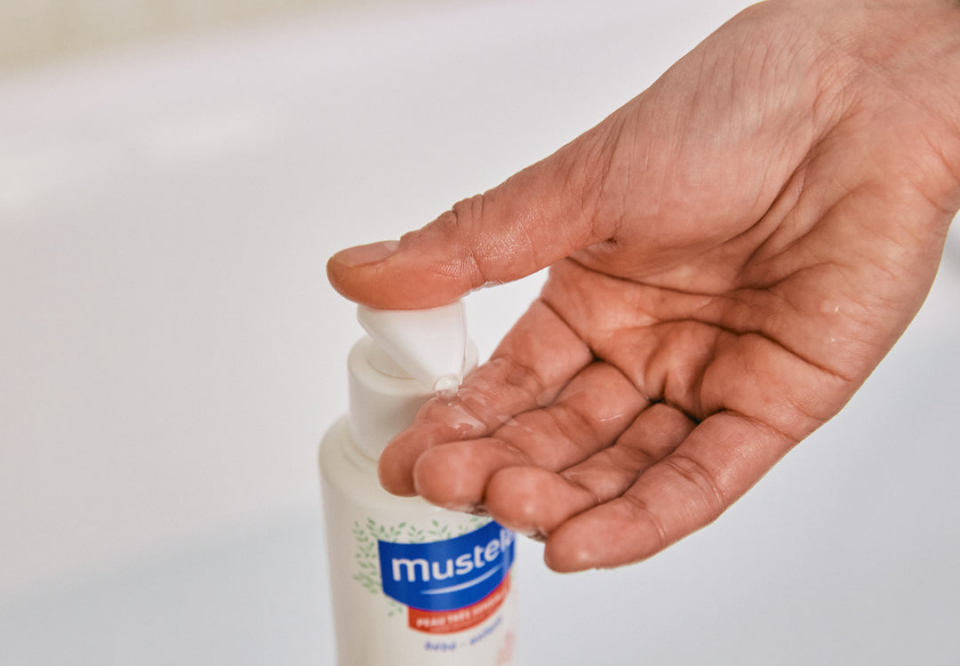 Mustela Soothing Cleansing Gel Çok Hassas Ciltler İçin Rahatlatıcı Şampuan 300 ml - (SKT: 01/2028)