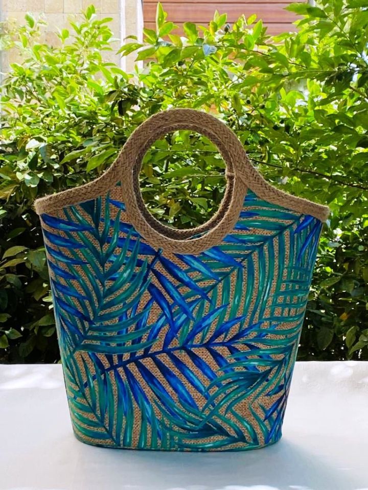 BLUE STRAW LEAF PATTERNED BEACH BAG