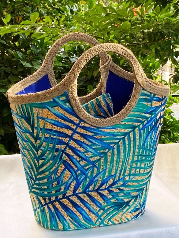 BLUE STRAW LEAF PATTERNED BEACH BAG