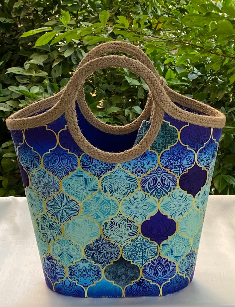 BLUE MORACCON PATTERNED BEACH BAG