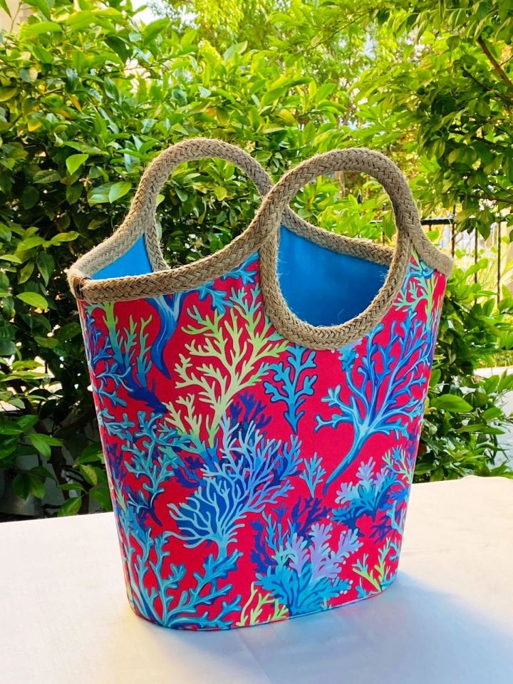 COLORFUL CORAL PATTERNED BEACH BAG