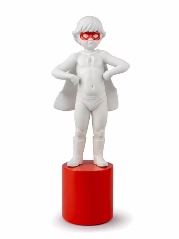 ÇOCUK FİGÜRÜNÜ KURTARAN KAHRAMAN