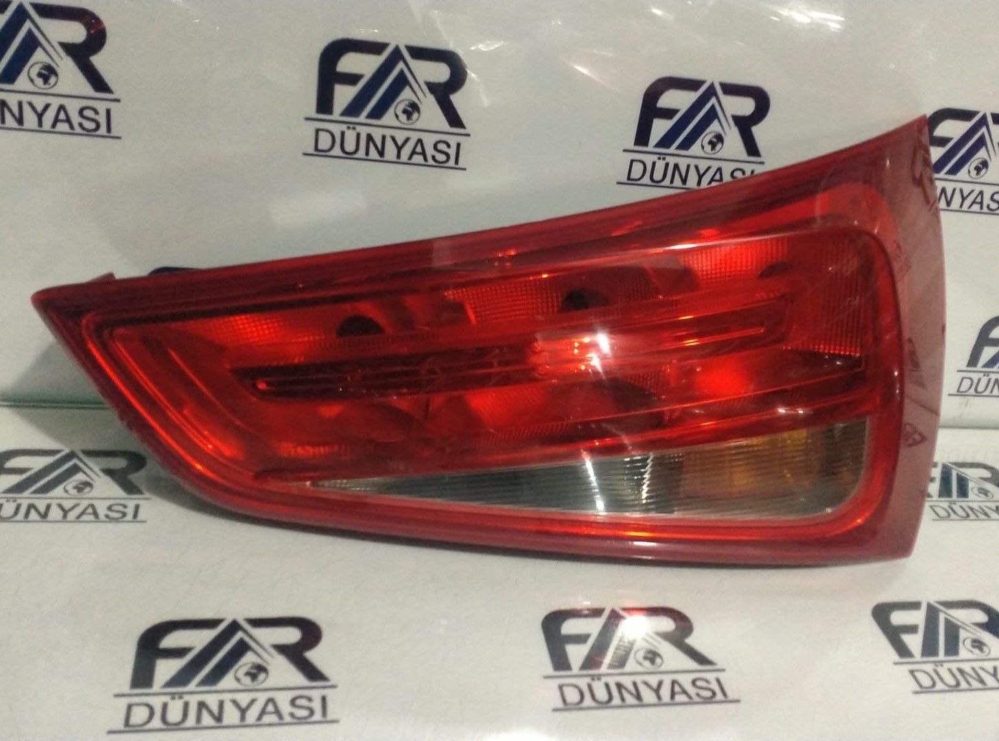 AUDI A1 11-18 ORJINAL  ÇIKMA SAĞ STOP LAMBASI 8X0945093-D