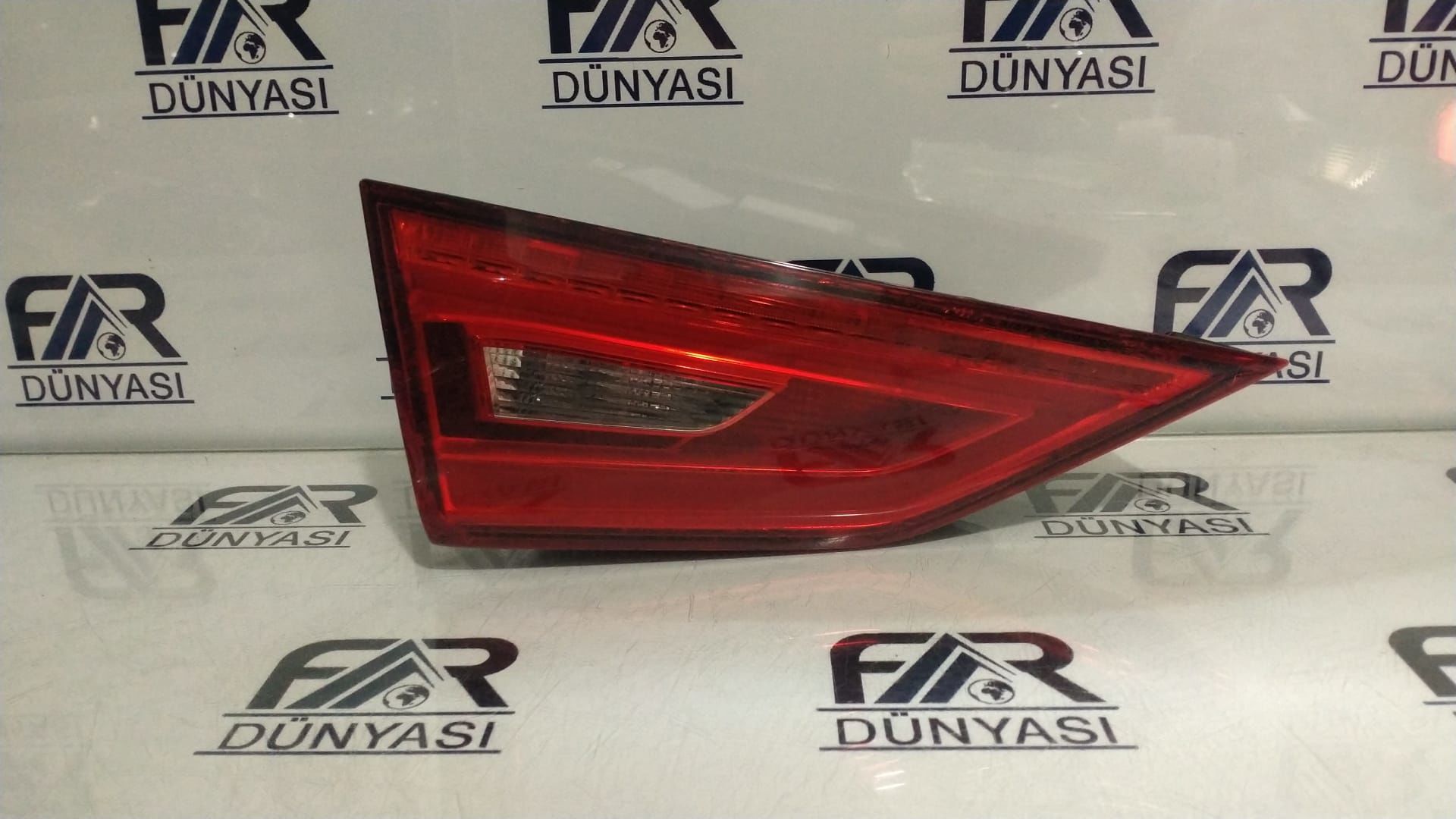 AUDI A3 2013 VE SONRASI ORJINAL SIFIR SAĞ STOP LAMBASI 8V5945093H