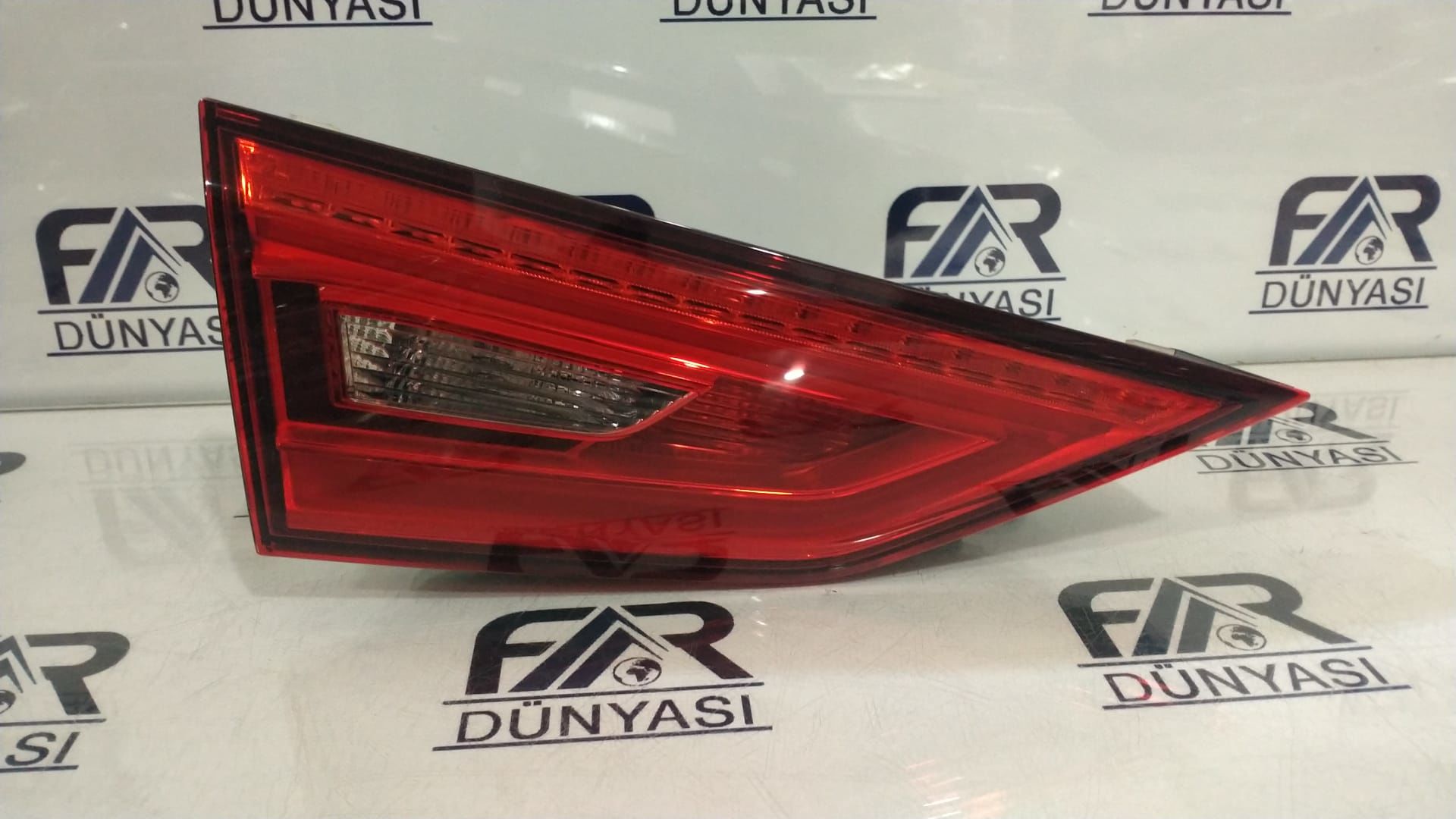 AUDI A3 15-16 ORJINAL SIFIR SOL İÇ STOP LAMBASI 8V5945093J 3E5