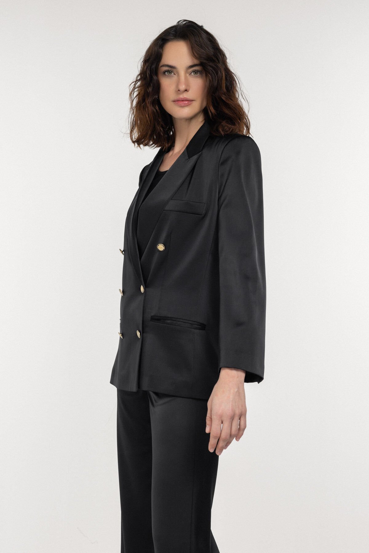 Gold Düğme Detaylı Saten Blazer Ceket