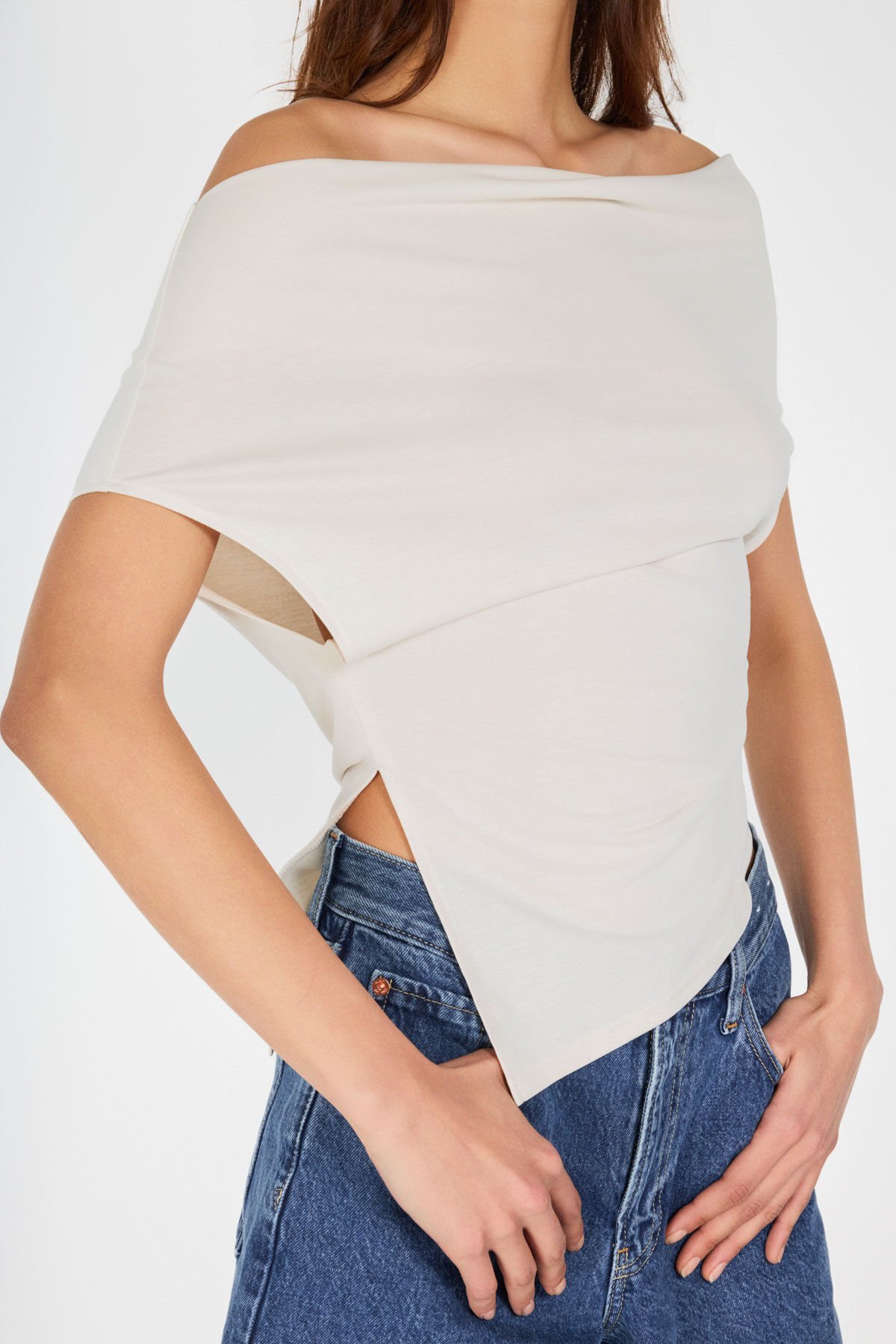 Kayık Yaka Krem Top